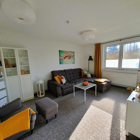 Geraeumige, Moderne Ferienwohnung Mit Pkw- Und Fahrradstellplatz - Fewo Nordland Schwerin  Exterior foto