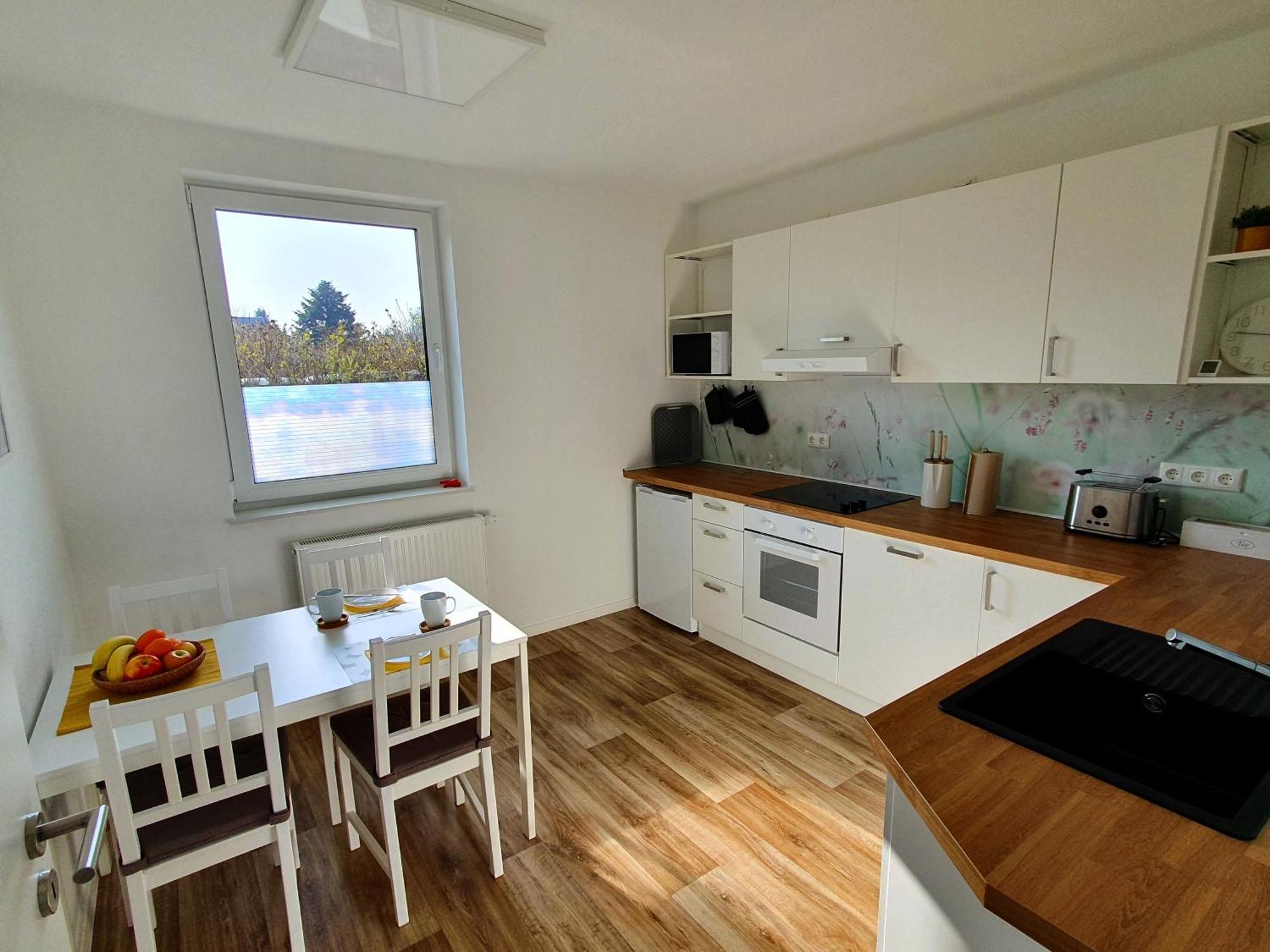 Geraeumige, Moderne Ferienwohnung Mit Pkw- Und Fahrradstellplatz - Fewo Nordland Schwerin  Exterior foto