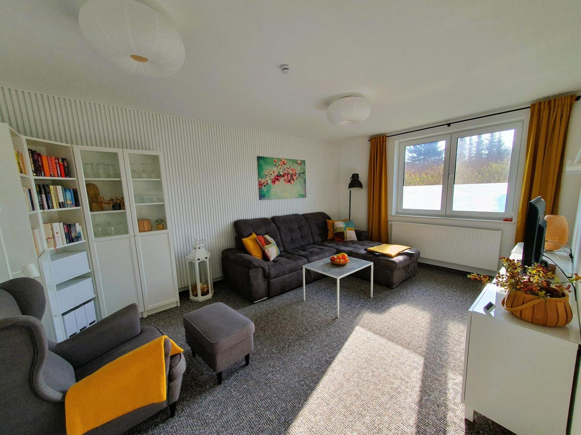 Geraeumige, Moderne Ferienwohnung Mit Pkw- Und Fahrradstellplatz - Fewo Nordland Schwerin  Exterior foto